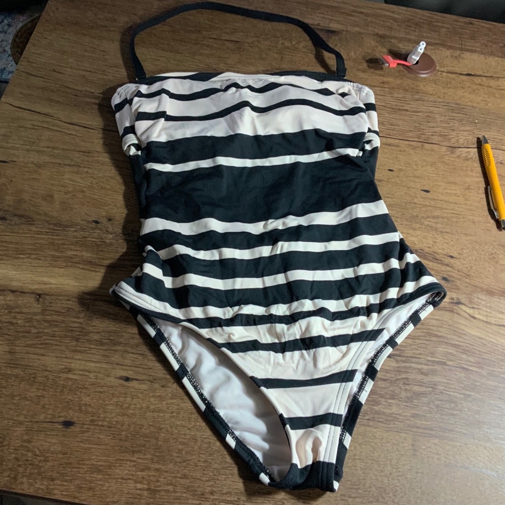 Liz Claiborne Classic‎ Black and Cream Striped Pattern size 6